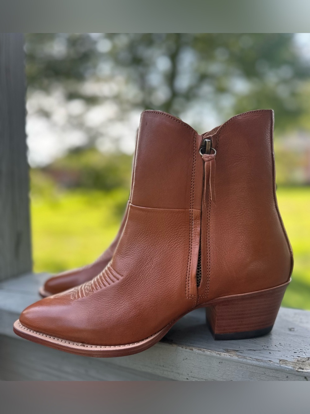 LUCCHESE Wms 9.5B Alexis Booties Caramel 100% Leather Western Cowgirl Equestrian